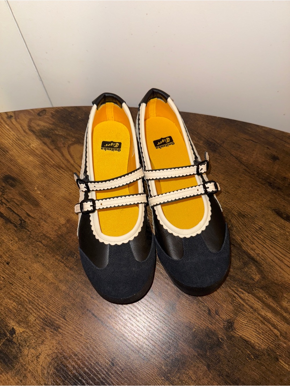 Onitsuka Tiger Mexico 66 Ballet Flat black and white sz 6.5